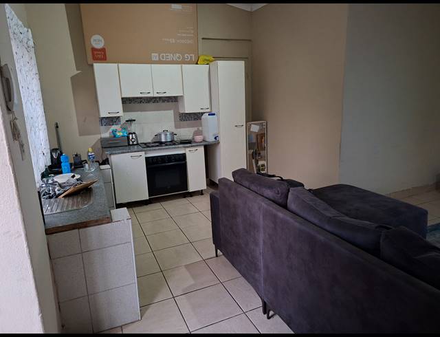 3 BEDROOM FREEHOLD FOR SALE IN LOMBARDY EAST